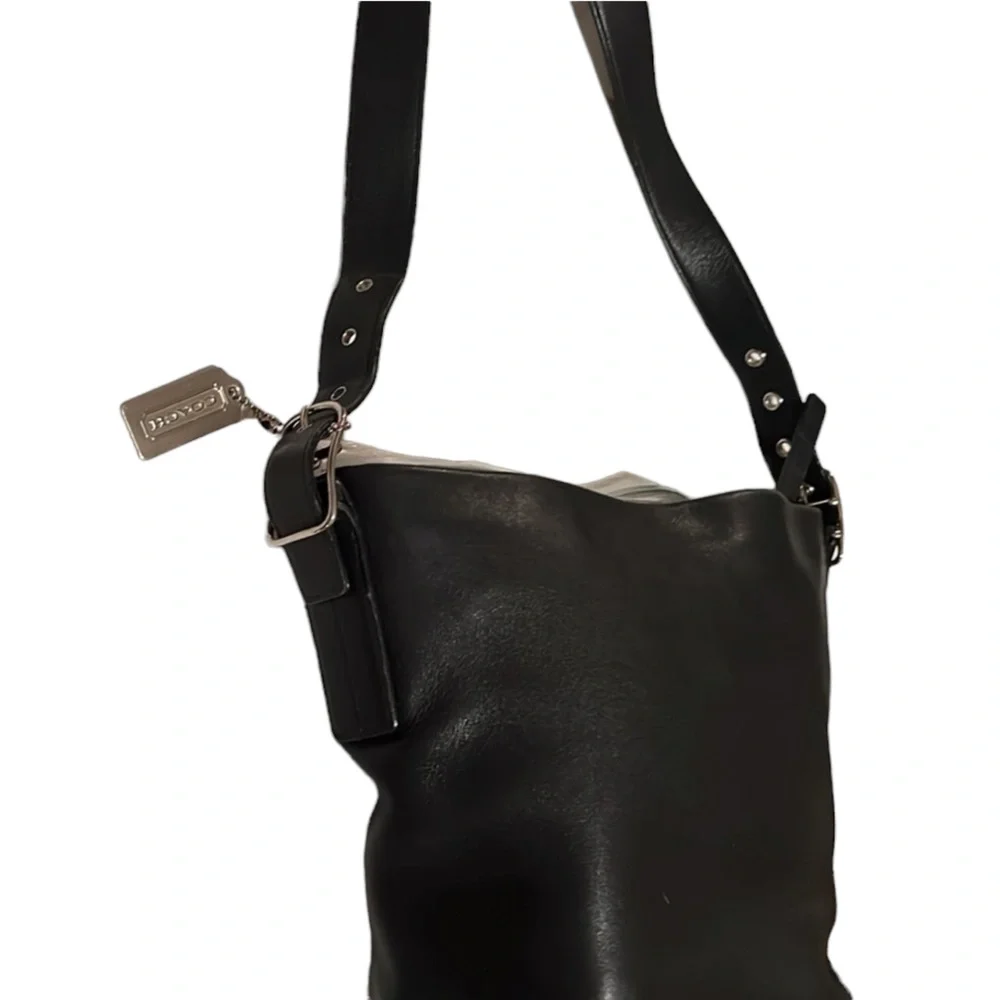 Coach black leather bag adjustable strap silver hardware & hang tag Y2K